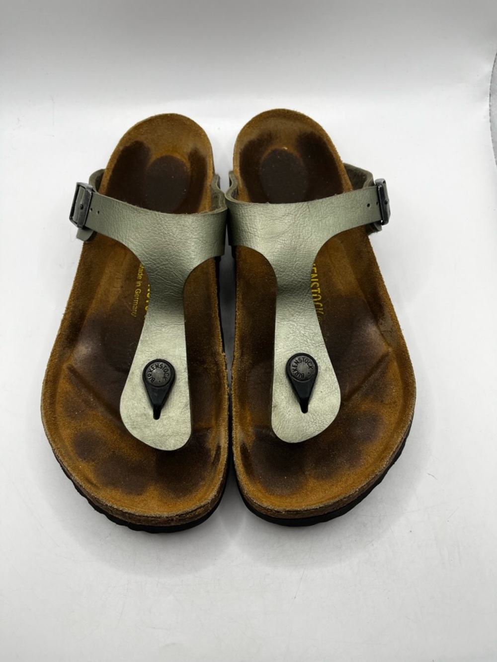 Birkenstock Gizeh Women’s size 39 Light Olive Green with Metallic Shine